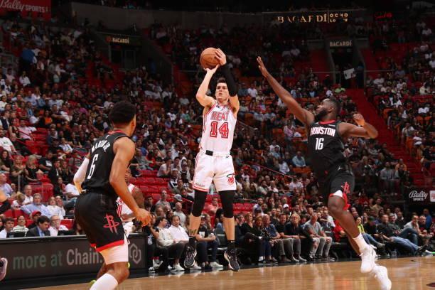 在相似背景 在相似背景