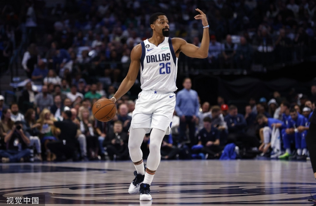 詹姆斯11分戴维斯29+15 太阳险胜送赛季首败.