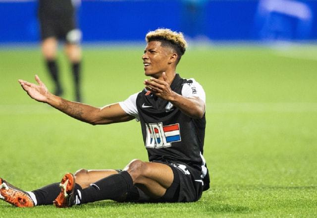 比赛场上的 比赛场上的